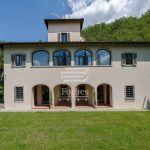 Elegante villa in vendita con piscina e dependance
