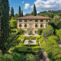 Historic Villa for Rent Surrounded by Greenery Near the Historic Center