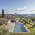Charming residence for sale with vineyards in Chianti