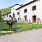 Prestigious estate for sale in the Tuscan hills