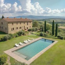 Beautiful Fully Renovated Farmhouse near Florence