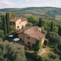 Ancient Tuscan hamlet with vineyards, olive groves, agritourism and event licenses for sale