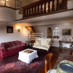 Elegant apartment for rent in the historic center of Florence