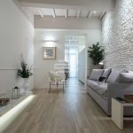 Elegant furnished apartment for rent in Florence city center with balcony