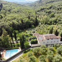 Villa di Lusso con Piscina e Giardino in Affitto a Bagno a Ripoli