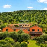 ElegantTuscan country house bifamily with garden for sale in Grosseto