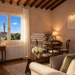 Elegant apartment for rent on the Lungarno in Florence